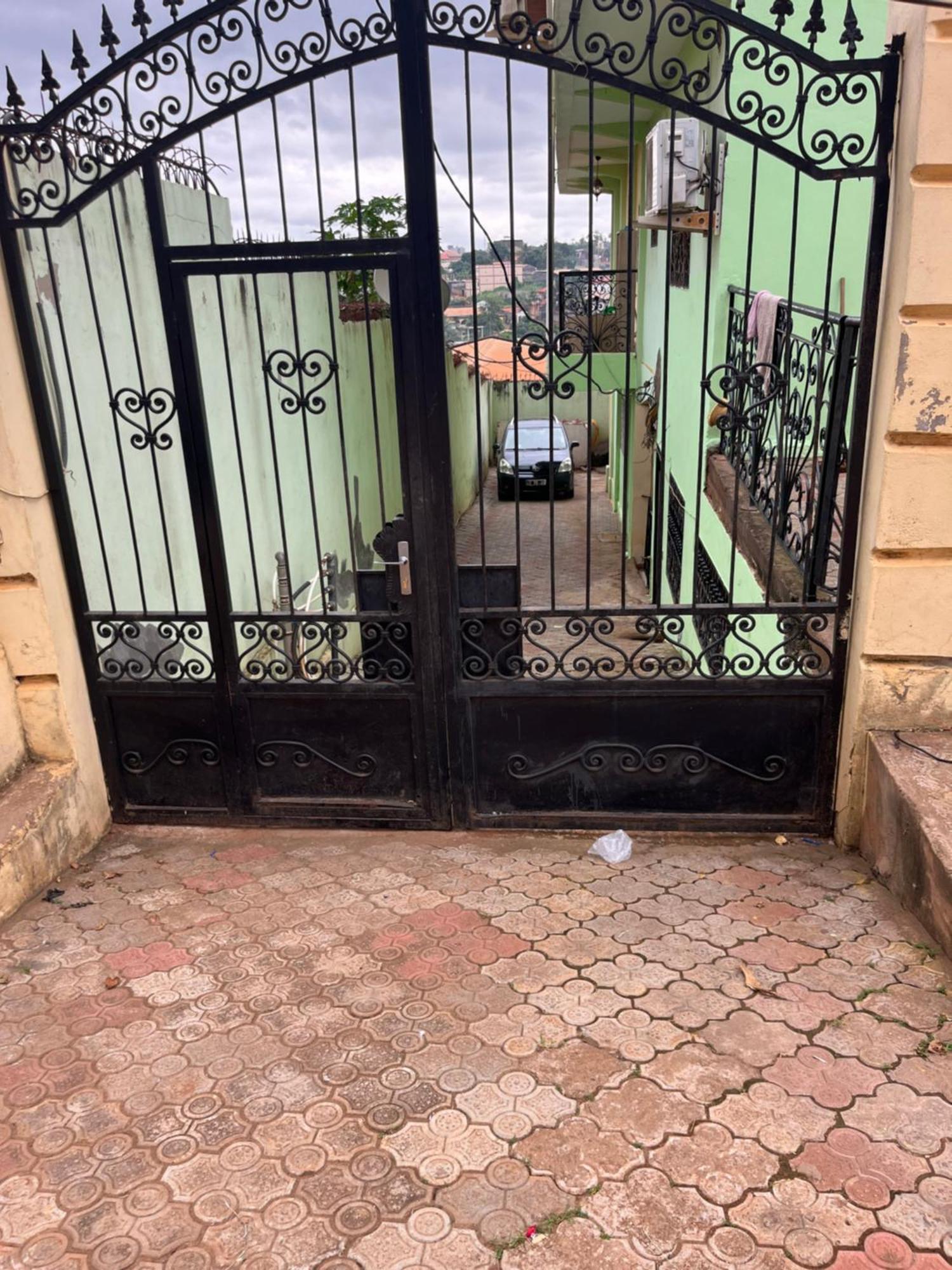 Appartement Moderne De 120M2 , Dote De Cameras De Surveying Et Situe A Maetur Nkomo, Un Quartier Residentiel Yaounde Luaran gambar