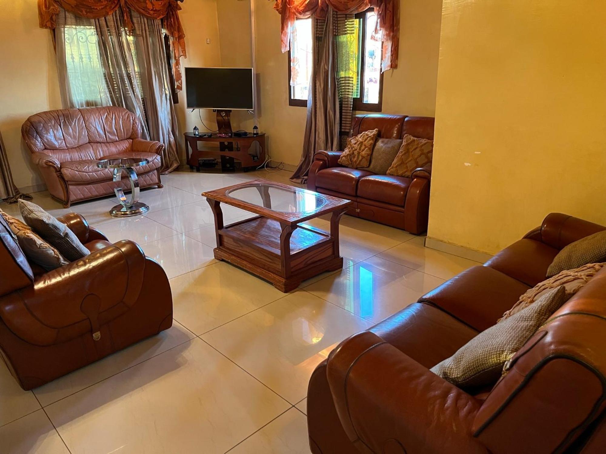 Appartement Moderne De 120M2 , Dote De Cameras De Surveying Et Situe A Maetur Nkomo, Un Quartier Residentiel Yaounde Luaran gambar